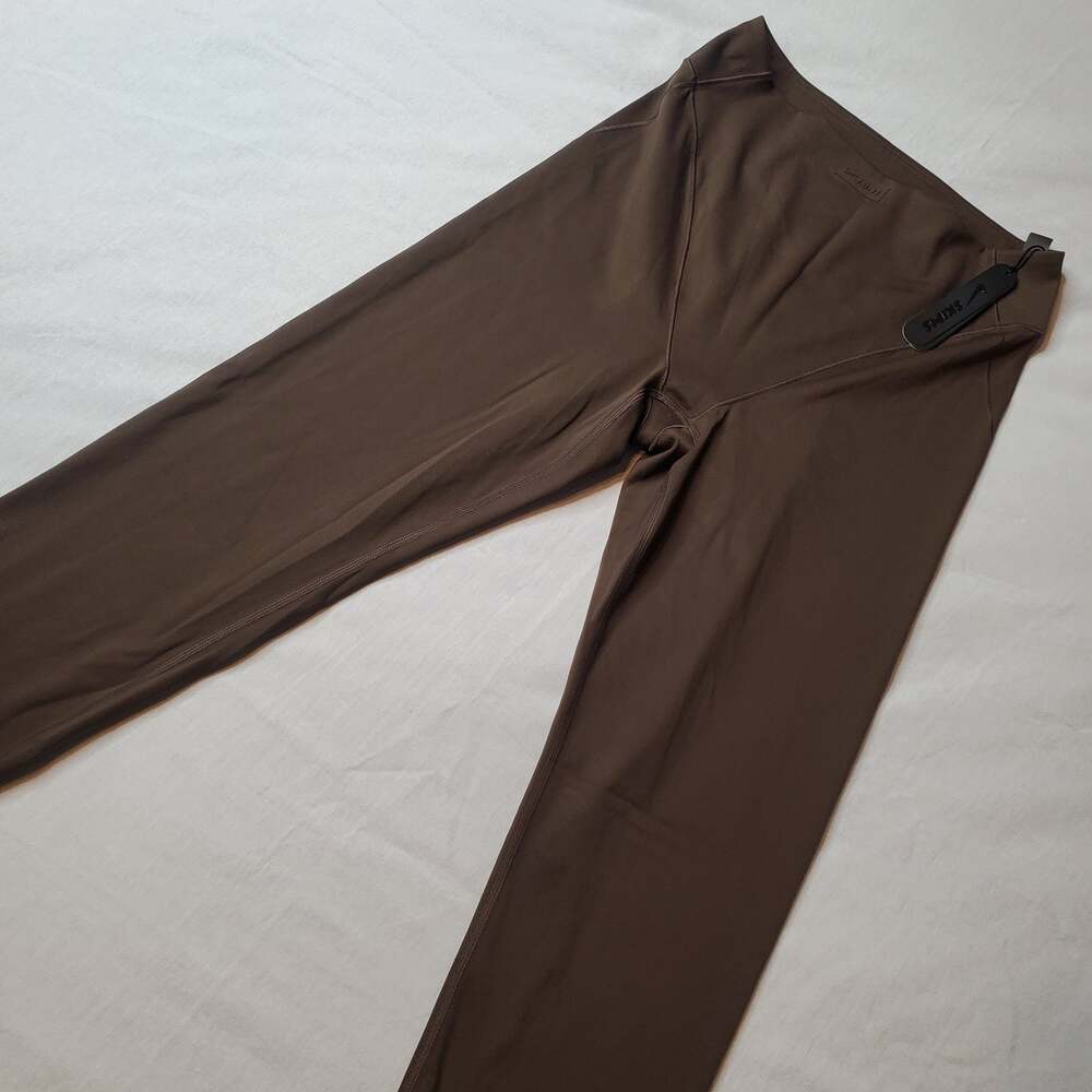 Nike x SKIMS Women's Size M NWT Matte High-Waisted V-Line 26" Leggings Brown
